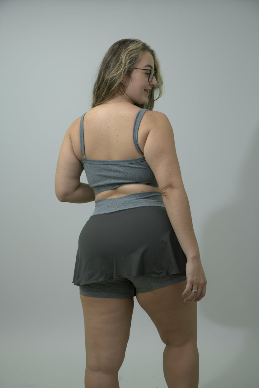Top Ginastica + Shorts Saía
